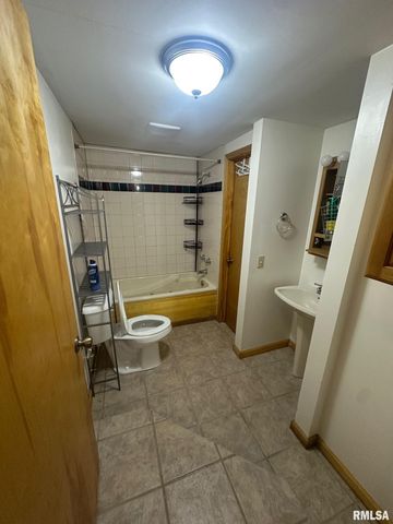 223 ELM Street, Kincaid, IL 62568