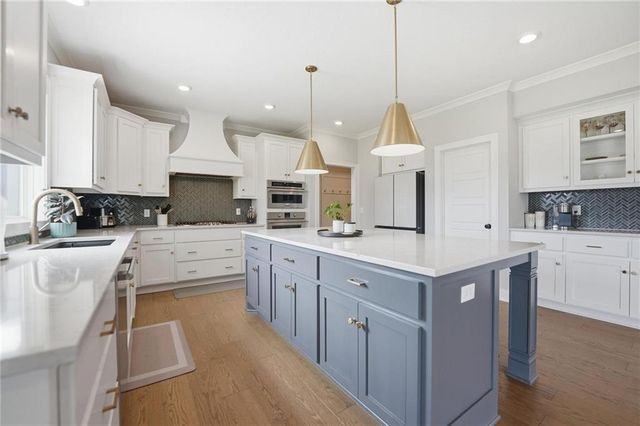 2063 NW O'Brien Road, Lee's Summit, MO 64081