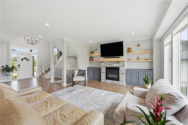 2063 NW O'Brien Road, Lee's Summit, MO 64081
