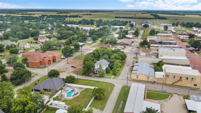 300 Hickory Street, Honey Grove, TX 75446