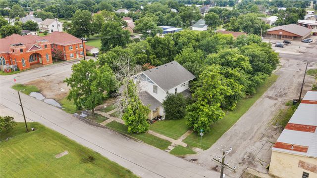 300 Hickory Street, Honey Grove, TX 75446