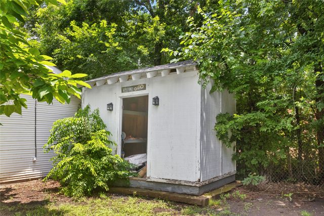 300 Hickory Street, Honey Grove, TX 75446