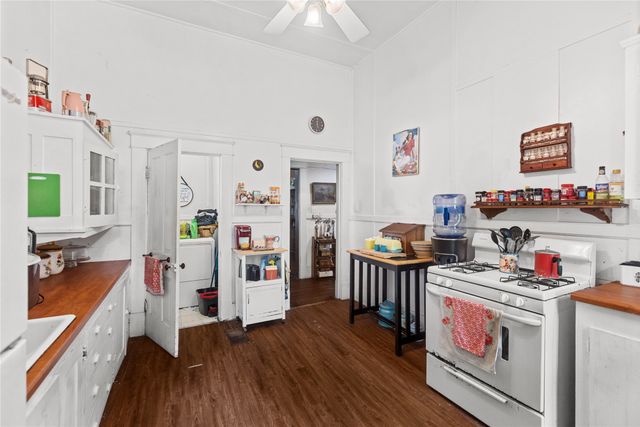 300 Hickory Street, Honey Grove, TX 75446