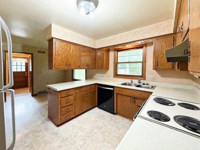 N93W25235 Crestwood Drive, Sussex, WI 53089