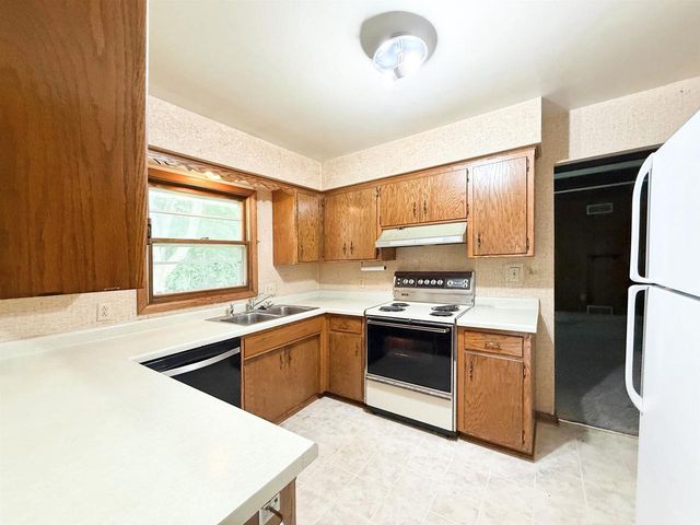 N93W25235 Crestwood Drive, Sussex, WI 53089