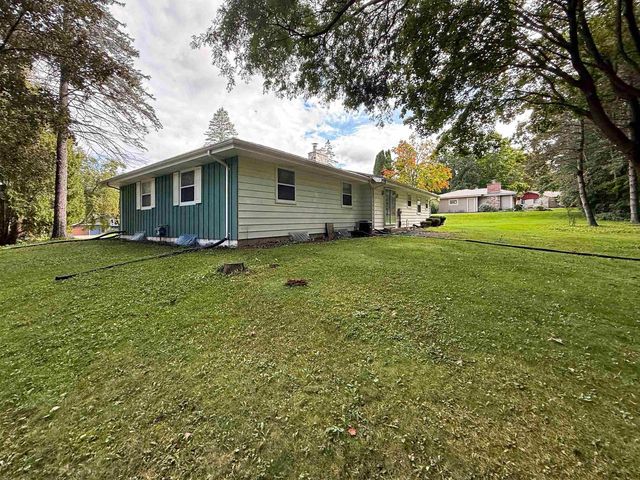 N93W25235 Crestwood Drive, Sussex, WI 53089