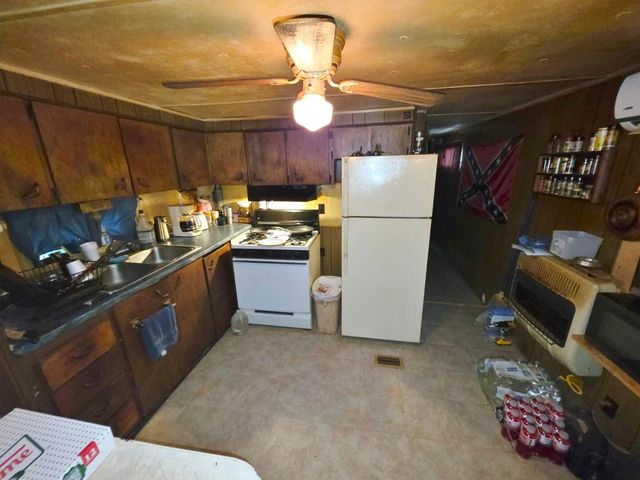 155 Stumphole Road, Elloree, SC 29047