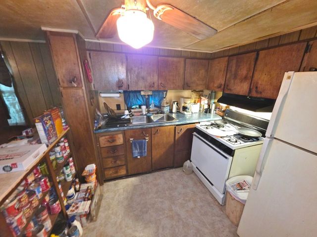 155 Stumphole Road, Elloree, SC 29047