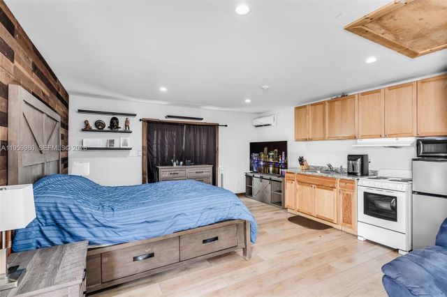 9091 SW 49th Street, Cooper City, FL 33328