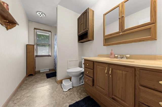 1613 Oak Street, Oak Grove, MO 64075