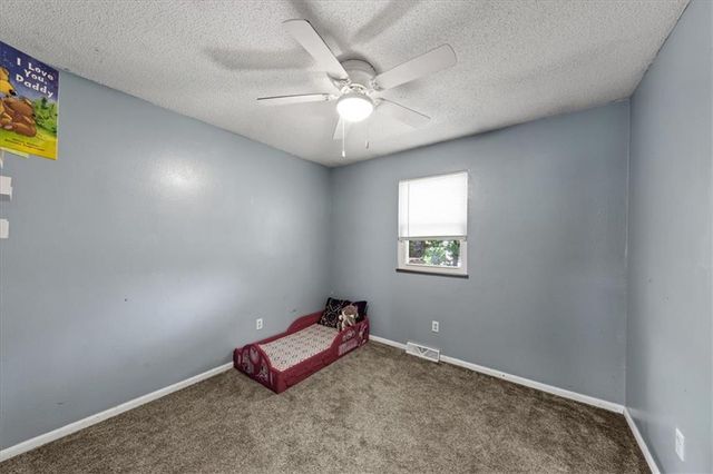 1613 Oak Street, Oak Grove, MO 64075