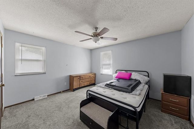1613 Oak Street, Oak Grove, MO 64075