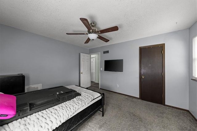1613 Oak Street, Oak Grove, MO 64075