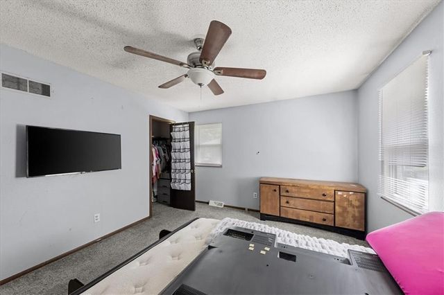 1613 Oak Street, Oak Grove, MO 64075