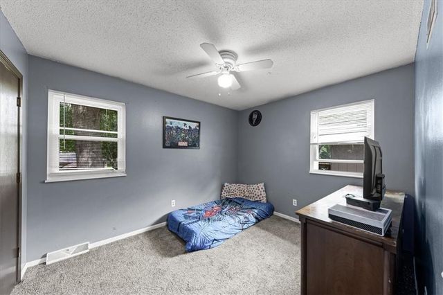 1613 Oak Street, Oak Grove, MO 64075