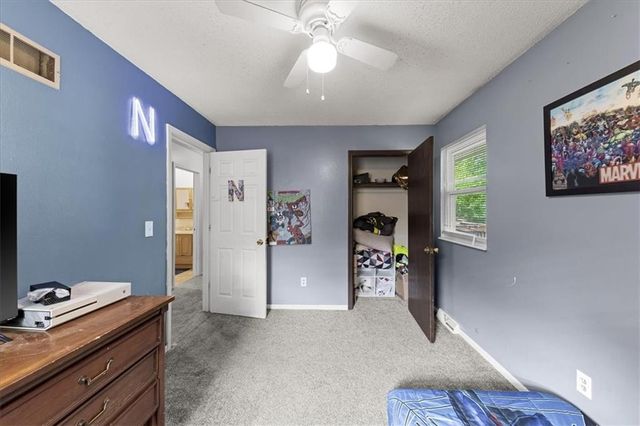 1613 Oak Street, Oak Grove, MO 64075
