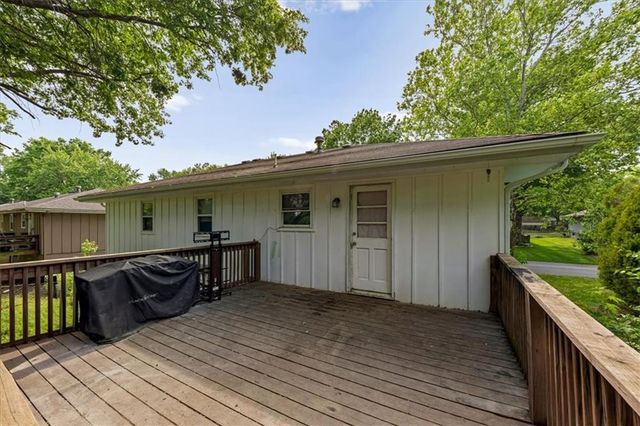 1613 Oak Street, Oak Grove, MO 64075