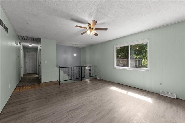 1613 Oak Street, Oak Grove, MO 64075