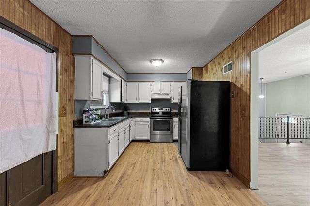 1613 Oak Street, Oak Grove, MO 64075