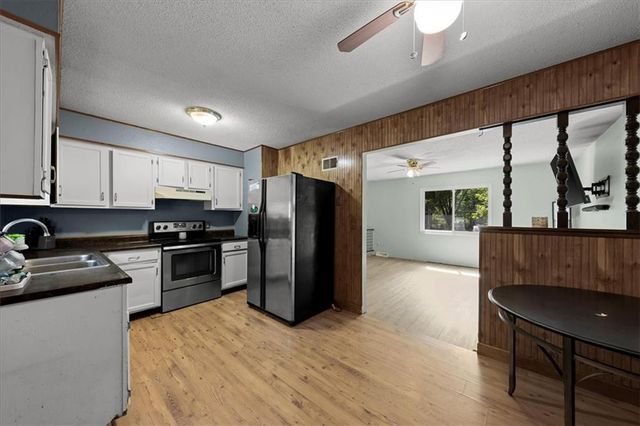 1613 Oak Street, Oak Grove, MO 64075