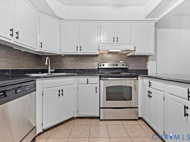 12 Skipwith Green Cir, Henrico, VA 23294