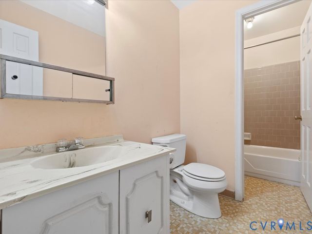 12 Skipwith Green Cir, Henrico, VA 23294