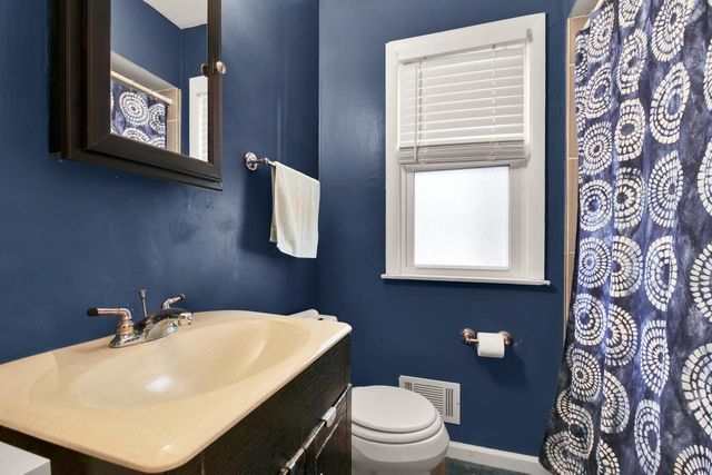 1007 N 124th STREET, Elm Grove, WI 53122