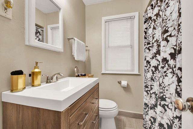 1007 N 124th STREET, Elm Grove, WI 53122