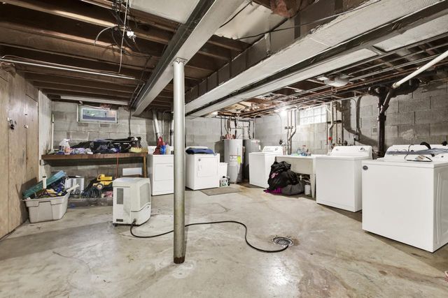1007 N 124th STREET, Elm Grove, WI 53122