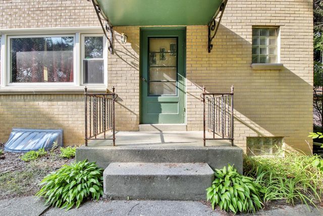 1007 N 124th STREET, Elm Grove, WI 53122