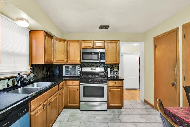 1007 N 124th STREET, Elm Grove, WI 53122