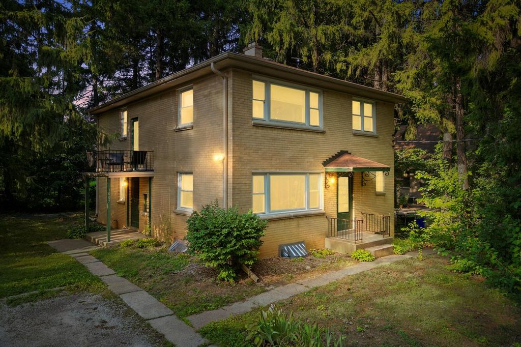 1007 N 124th STREET, Elm Grove, WI 53122