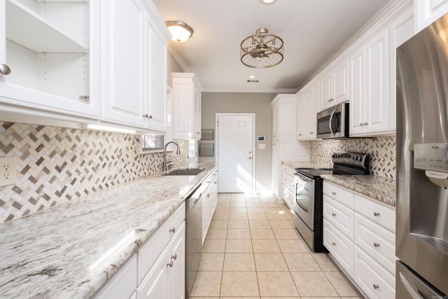 73 Reservoir Heights Drive, Little Rock, AR 72227