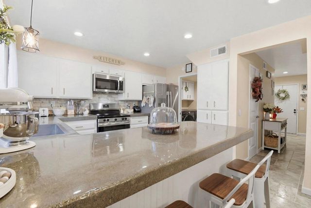 1988 Arnold Way, Alpine, CA 91901