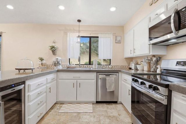 1988 Arnold Way, Alpine, CA 91901