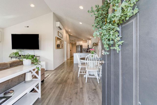 3234 NW 9th Lane, Redmond, OR 97756