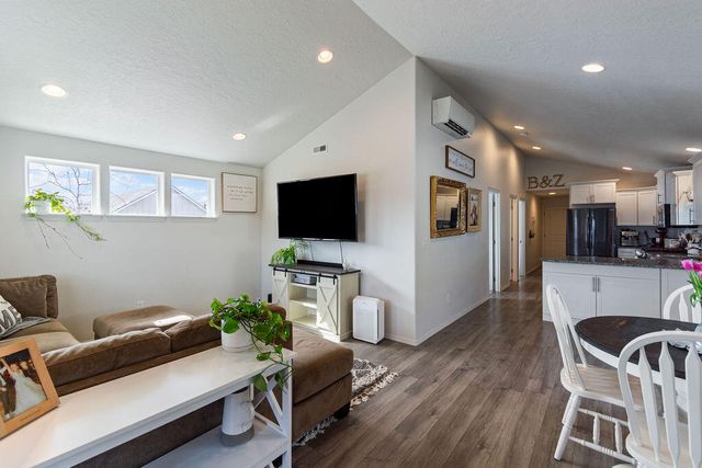 3234 NW 9th Lane, Redmond, OR 97756