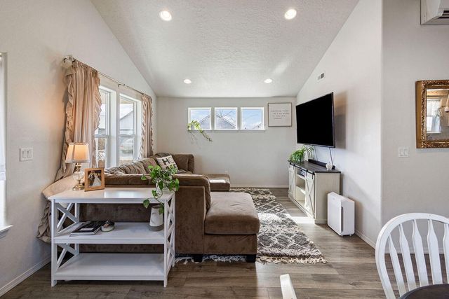 3234 NW 9th Lane, Redmond, OR 97756