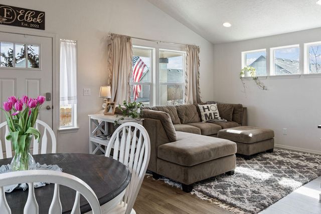 3234 NW 9th Lane, Redmond, OR 97756