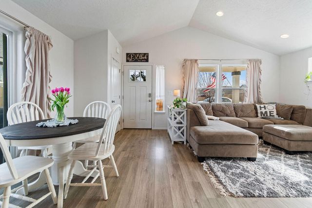 3234 NW 9th Lane, Redmond, OR 97756