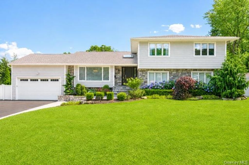 15 Pound Ridge Road, Plainview, NY 11803