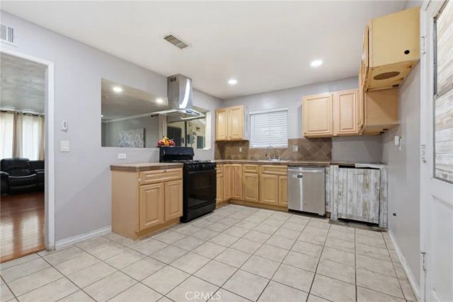 6638 Park, Rialto, CA 92376