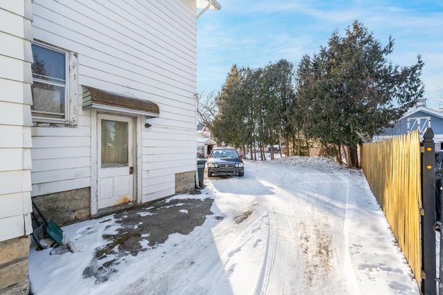 1217 JACKSON STREET, Oshkosh, WI 54901