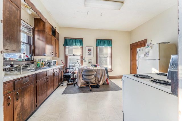 1217 JACKSON STREET, Oshkosh, WI 54901