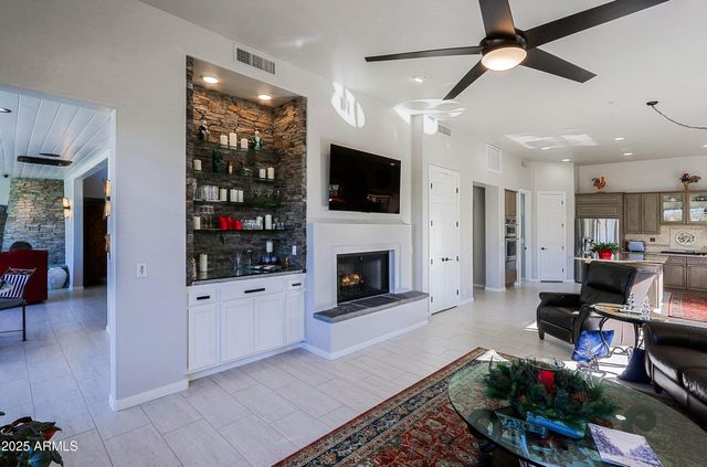 33858 N 69TH Street, Scottsdale, AZ 85266