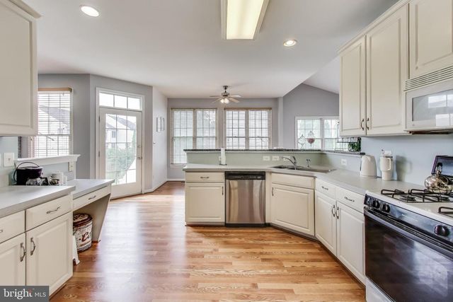 42647 HARRIS ST, Chantilly, VA 20152