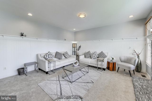 42647 HARRIS ST, Chantilly, VA 20152