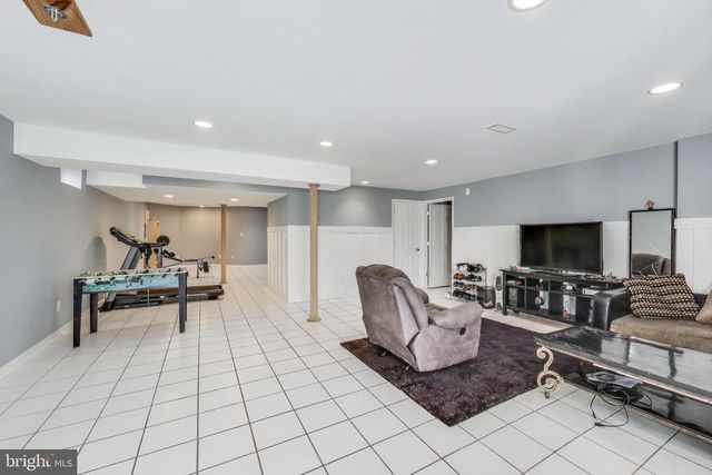 42647 HARRIS ST, Chantilly, VA 20152