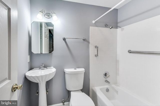 42647 HARRIS ST, Chantilly, VA 20152