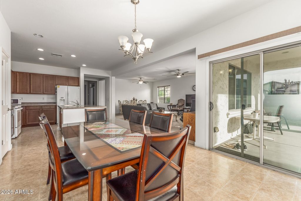 Image 11 of property listing at 21402 N 78TH Drive, Peoria, AZ 85382